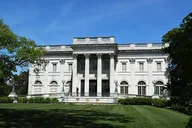 Newport Open Air Trolley Tour with Breakers Admission thumbnail 4