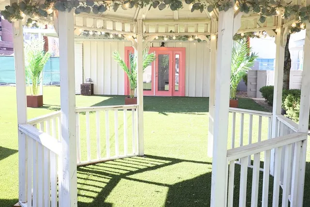 Las Vegas Wedding Chapel Ceremony 30 Min - Image 6
