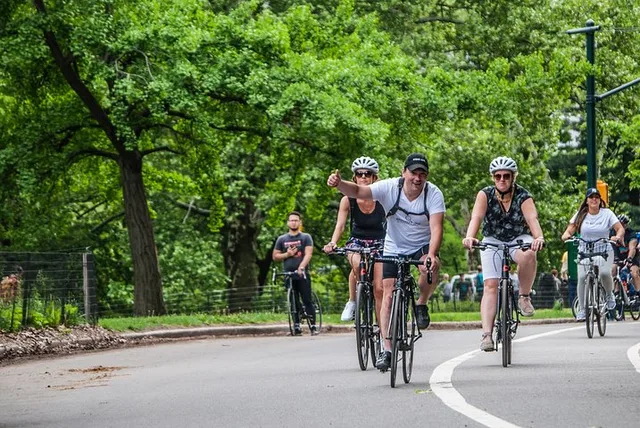 New York City Neighborhoods Bike Tour - Image 3