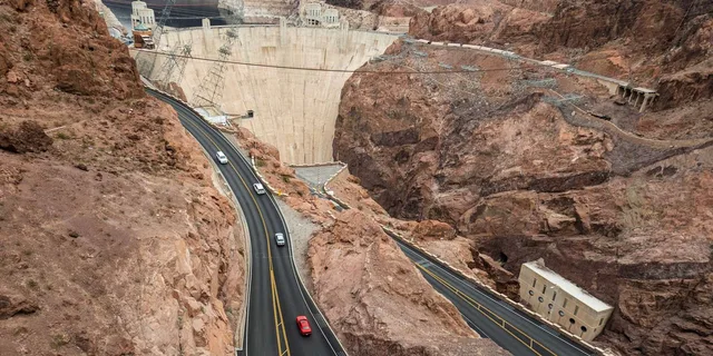 Las Vegas Hoover Dam Tour with Hot Breakfast - Image 2
