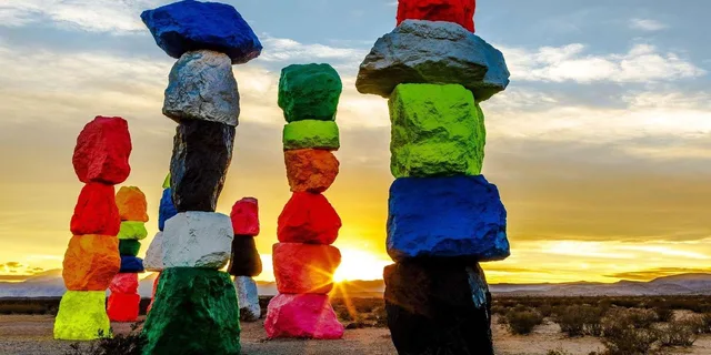 Las Vegas Mojave Desert and Seven Magic Mountains Tour - Image 3