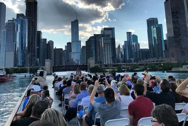 Chicago River Architecture Boat Tour 90 Min - Image 6
