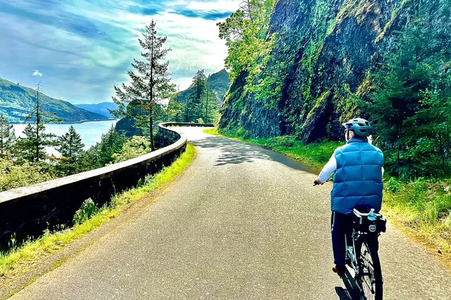 Hood River E-Bike Rental - Image 1