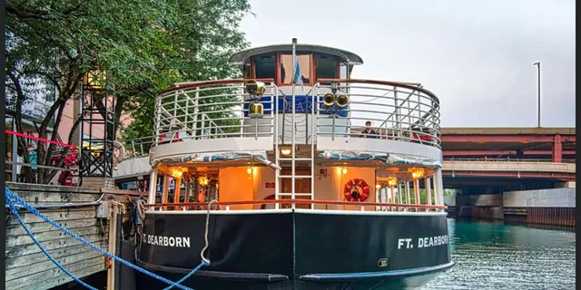 Chicago River Architecture Riverboat Tour 1.5 hr - Image 1