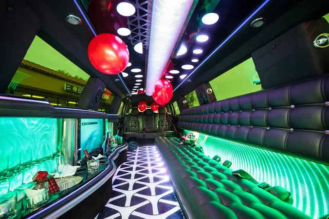 Dallas Brewery Limousine Tour - Image 3