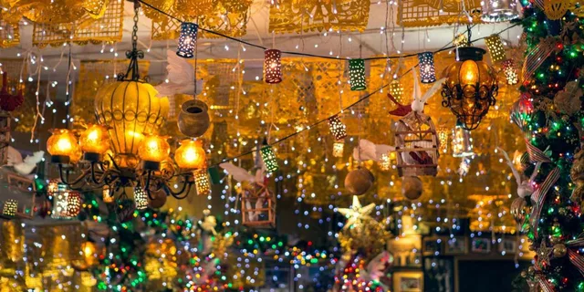 San Antonio Christmas Stroll - Image 5