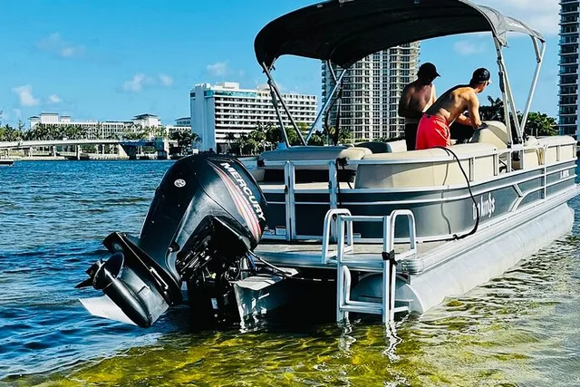 Hollywood Pontoon Boat Rental - Image 3