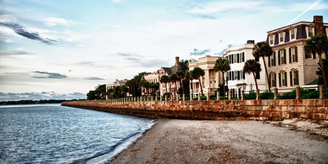 Charleston Day Trip with Boone Hall & Harbor Cruise - Image 4