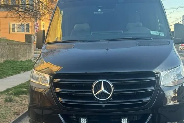New York City Airport Transfer Private Van - Image 1