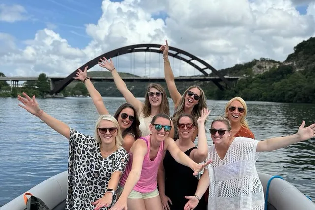 Austin Sunset Cruise on Lake - Image 2