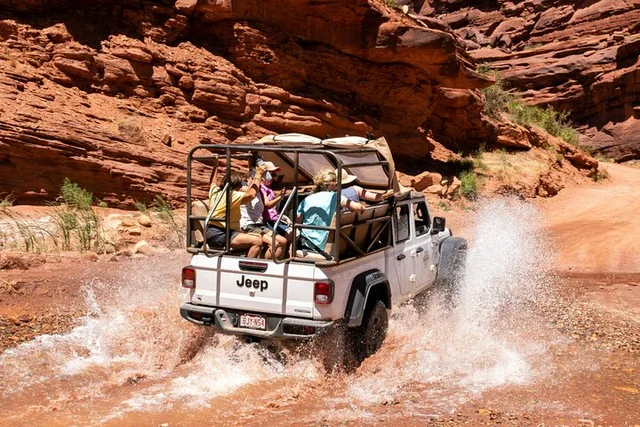 Moab Jeep Tour at Afternoon - Image 1