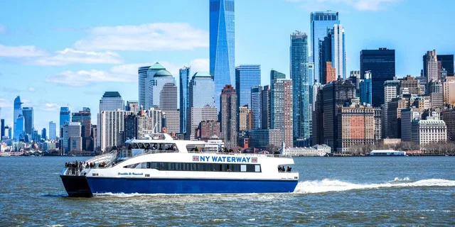 New York City Hudson & East Rivers Guided Cruise - Image 4