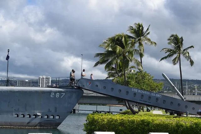 Waikiki Pearl Harbor Trolley Shuttle - Image 6