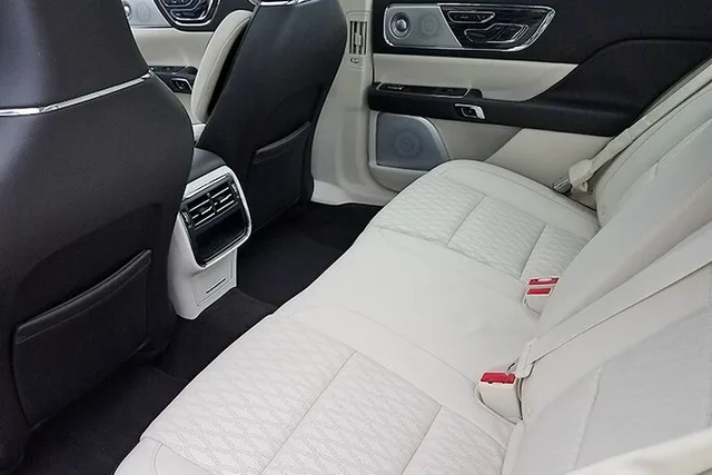 Seattle Private Sedan Transfer from SEA Airport - Image 4