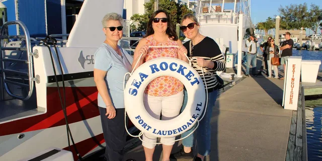 Fort Lauderdale Intracoastal Holiday Lights Cruise - Image 4