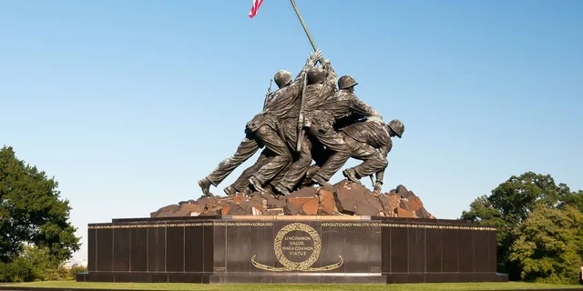 Arlington Cemetery Tour with Changing of the Guard 2.5 hr - Image 3