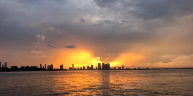 Miami Sunset Boat Tour with Champagne - Image 5