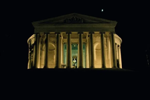 Washington DC Monuments by Moonlight Trolley Tour - Image 6