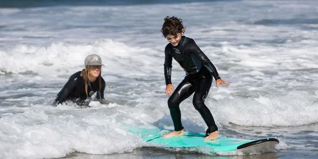 Los Angeles Surfing Lesson with Equipment Rental - Image 2