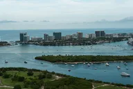 Miami Helicopter Tour Hard Rock and Beach 30 min thumbnail 6