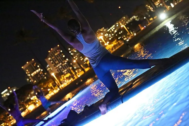 Honolulu Night SUP Yoga - Image 3
